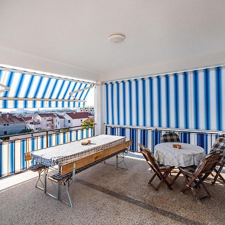 2 Bedroom Cozy Apartment In Zadar Exterior foto