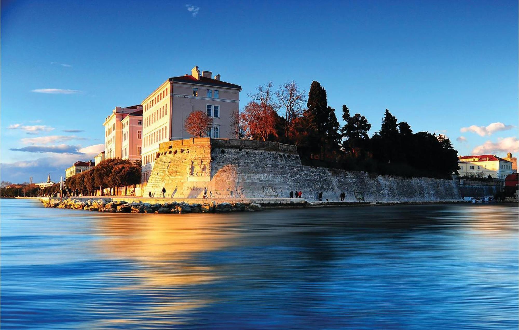 2 Bedroom Cozy Apartment In Zadar Exterior foto