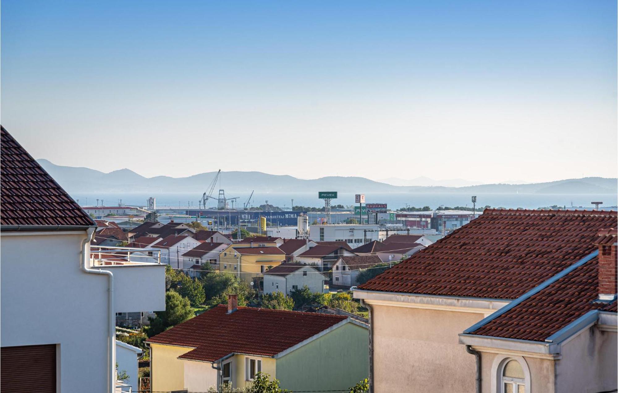 2 Bedroom Cozy Apartment In Zadar Exterior foto